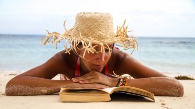 7 кримки, които да прочетете на плажа това лято