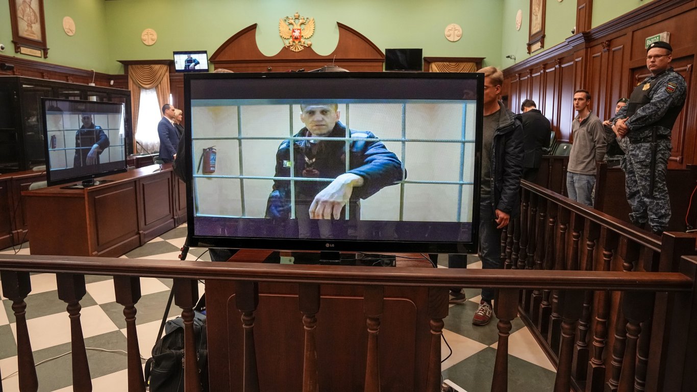 Руските власти преместиха Навални в колония, известна с мъчения и тормоз