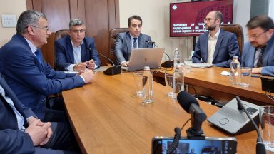 Асен Василев и Гроздан Караджов пращат в прокуратурата спора за пътищата