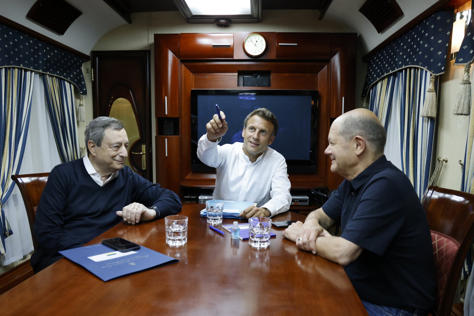 Премиерът на Италия Марио Драги, президентът на Франция Еманюел Макрон и канцлерът на Германия Олаф Шолц по време на неотдавнашното си посещение в Украйна. Тримата ръководят страни, сериозни потребители на руски енергоносители
