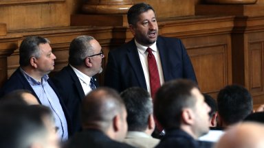 Третият мандат отново превзе кулоарите и залата на парламента а