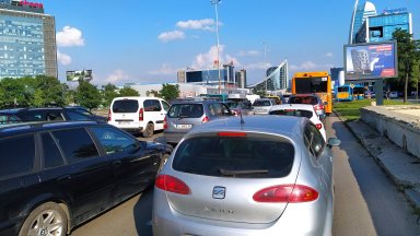 3-километрова колона на Цариградско шосе запуши излизането и влизането в София (снимки)