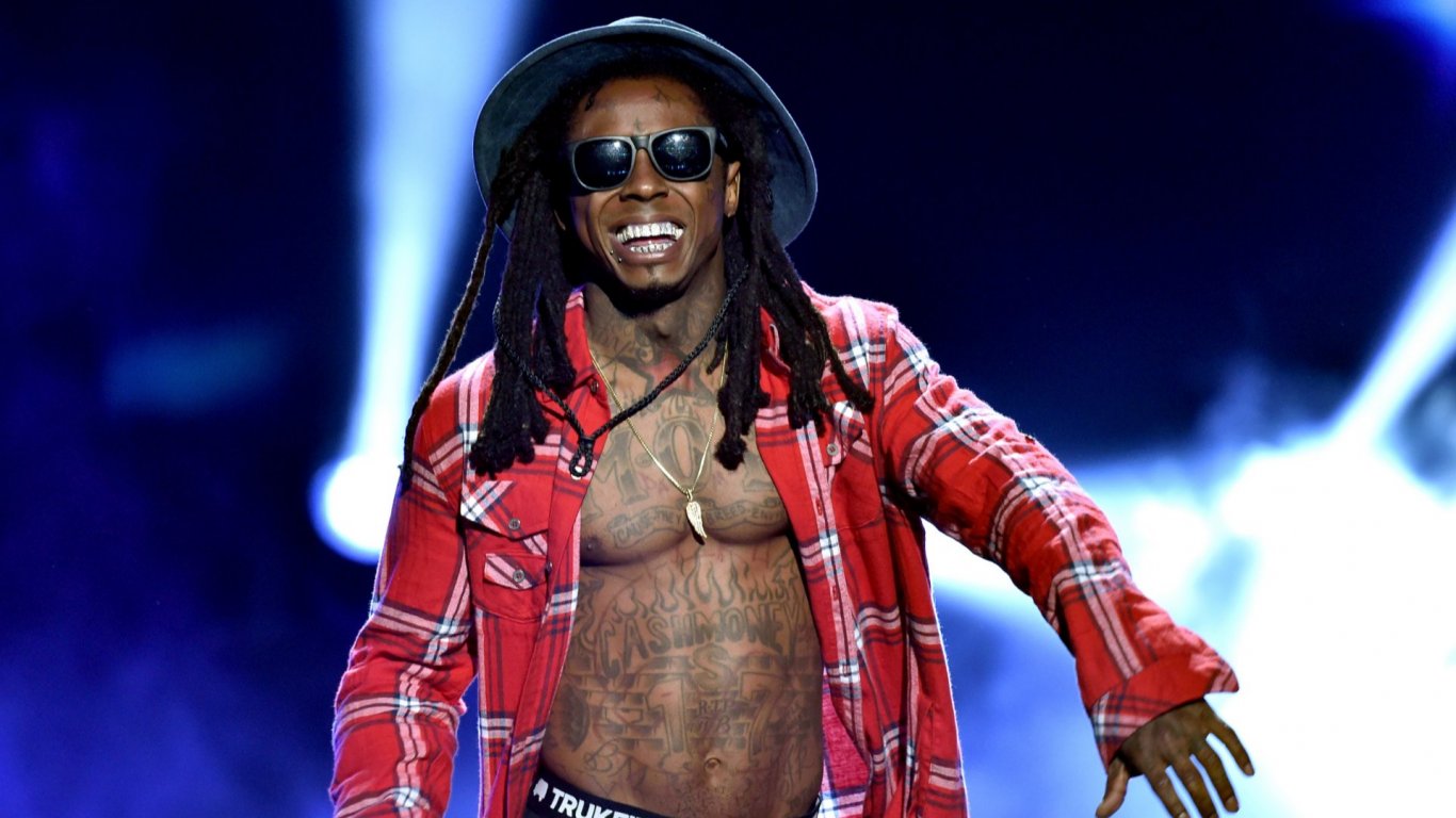 Рапърът Lil Wayne не беше допуснат във Великобритания за участие в музикален фестивал 