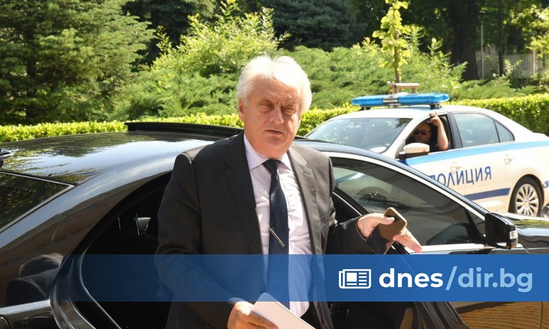 Той коментира , обвиняеми за контрабанда на стоки. Той добави,