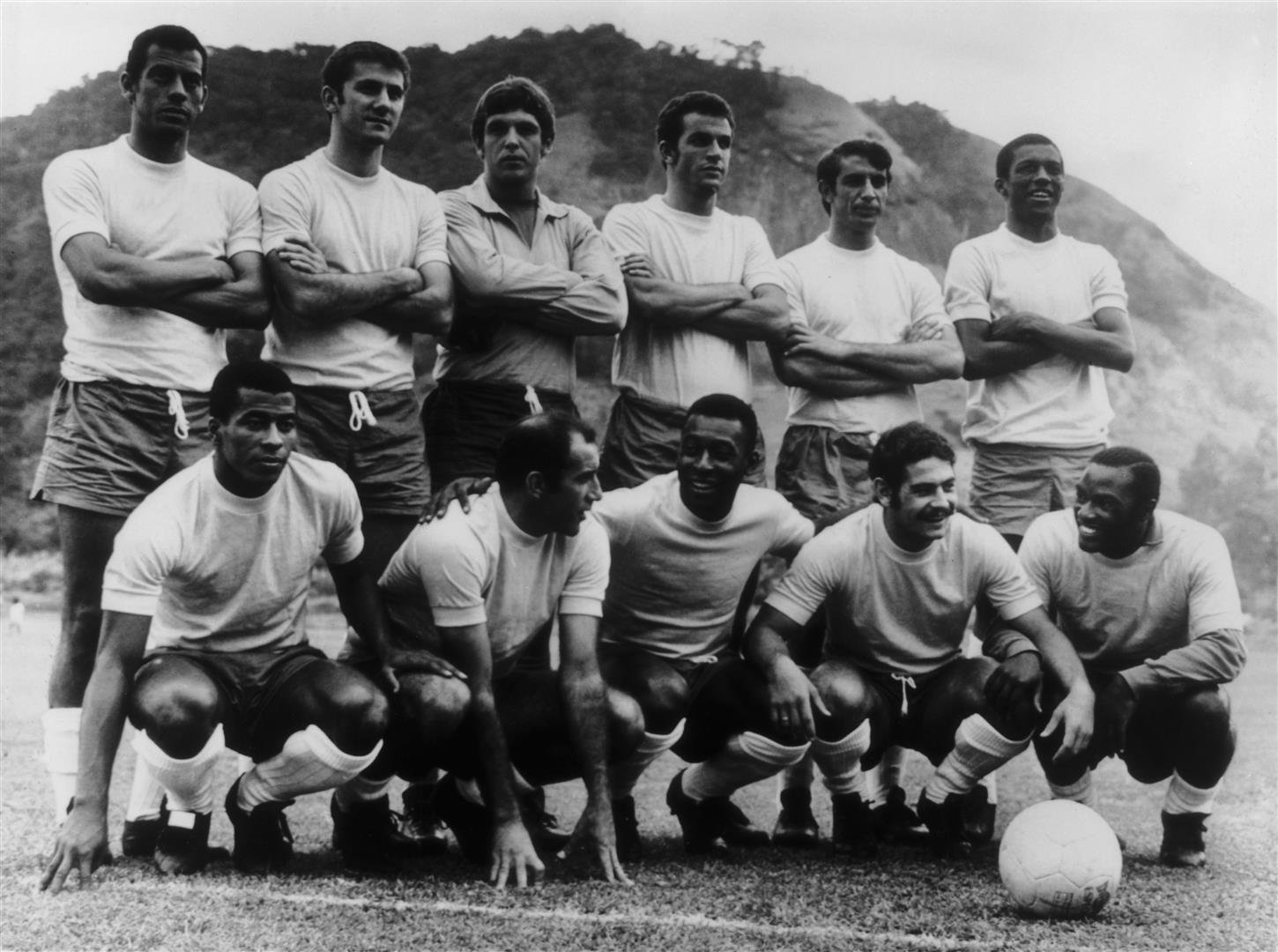 Съставът на Бразилия за мондиала! Прави от ляво на дясно - Карлос Алберто, Балдоки, Адо, Фонтана, Пиаца и Марко Антонио. Клекнали - Жаирзиньо, Жерсон, Пеле, Ривелиньо и Еду.