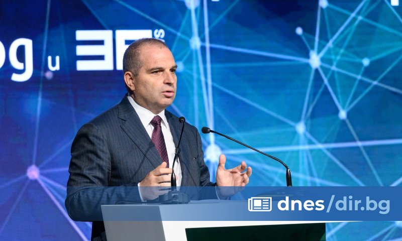 Гроздан Караджов е роден на 14 декември 1966 г. в