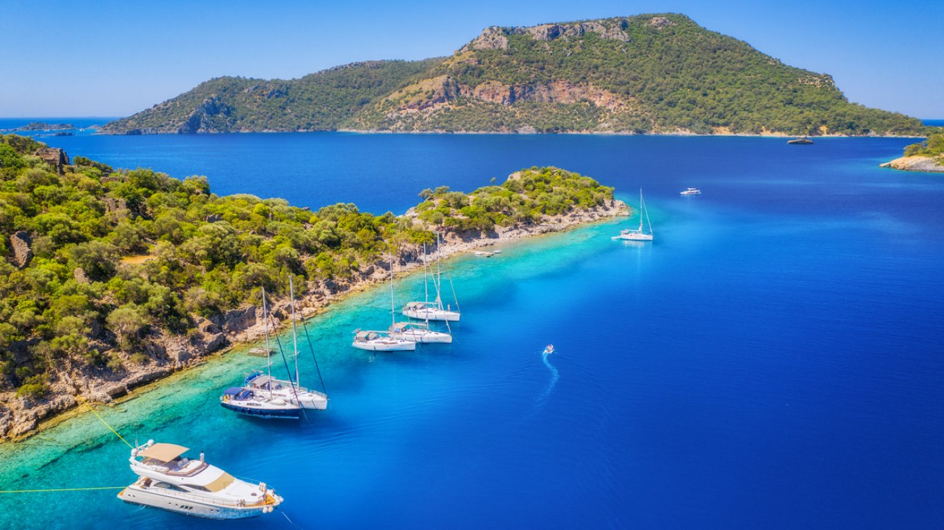 Турция е на трето място в света по брой на плажовете със Син флаг