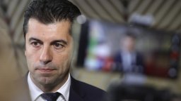 Петков призова Русия да оттегли подадена днес нота да затвори изцяло посолството си в България