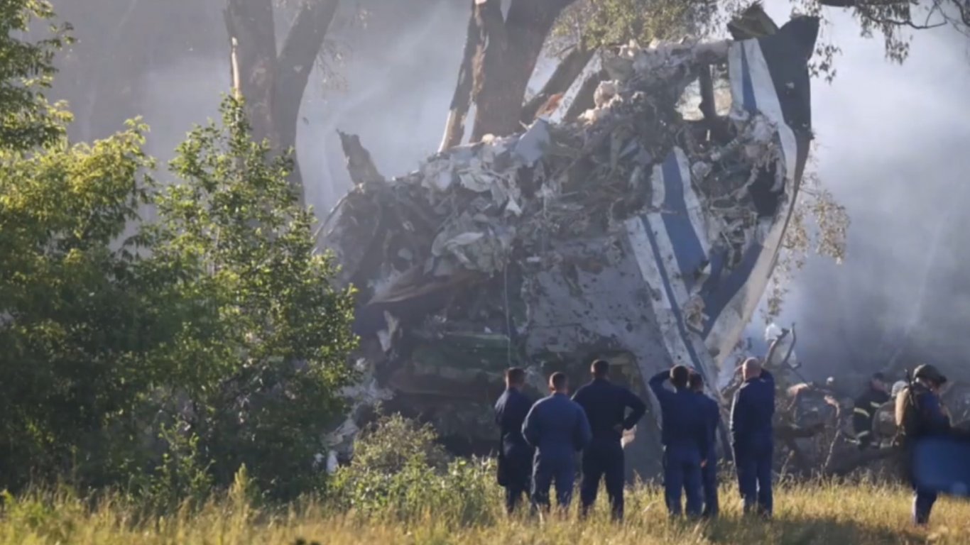 Руски военен самолет Ил-76 се разби край жилищни блокове в Рязан, 4-ма са загинали (видео)
