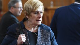 Елена Гунчева се отказа да напуска НС, и тя ще става независим депутат