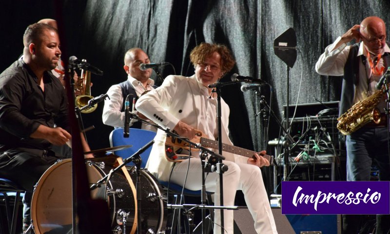 Goran Bregovic crashed with his bicycle in Paris