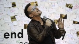 Боно от "U2" разкри, че има полубрат