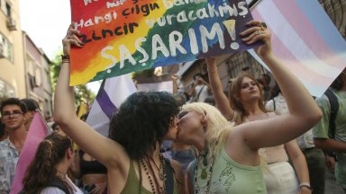 Над 300 задържани при опит за гей парад в Истанбул (снимки/видео)
