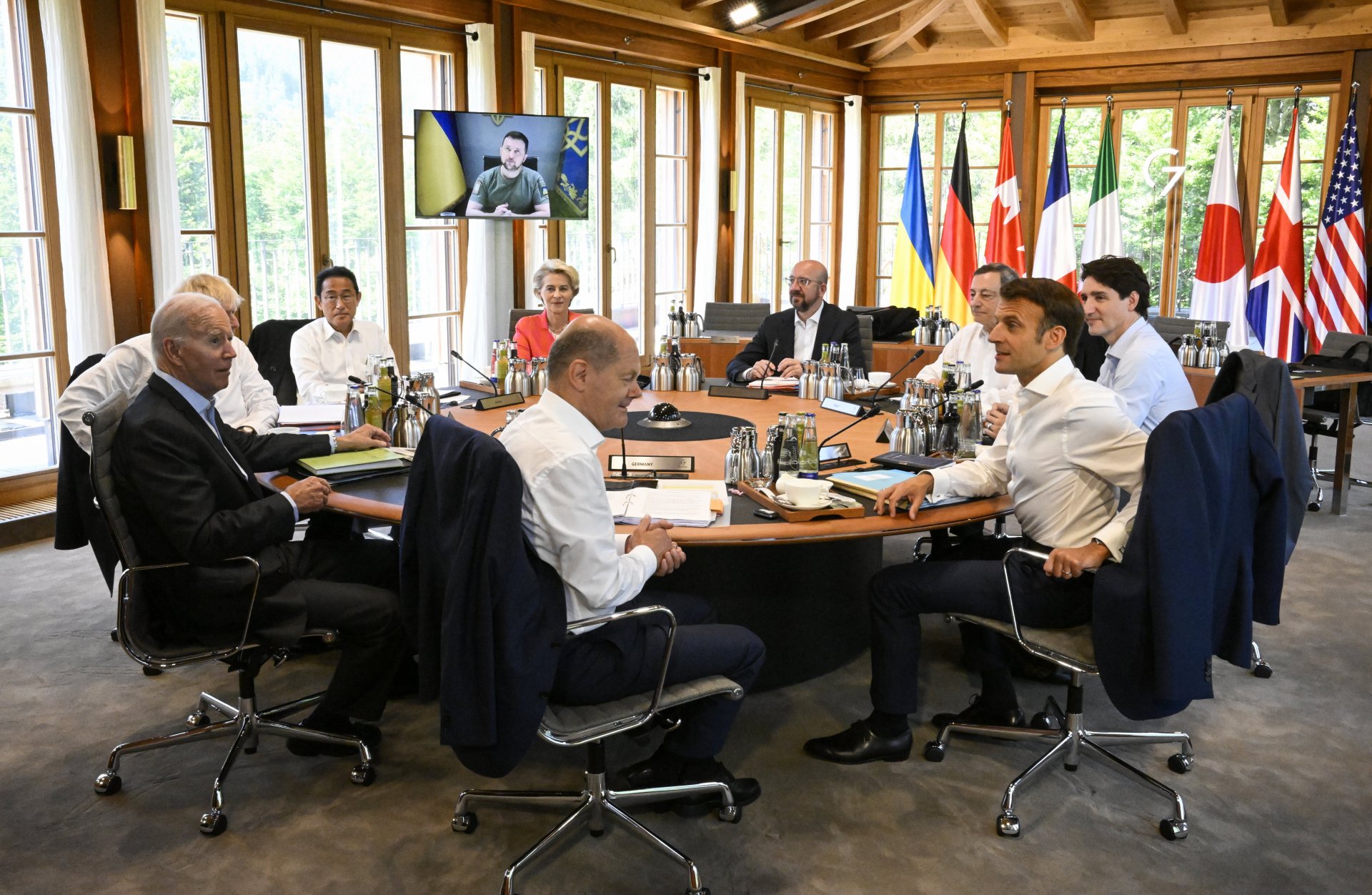 Лидерите на страните от Г-7 разговарят с Володимир Зеленски