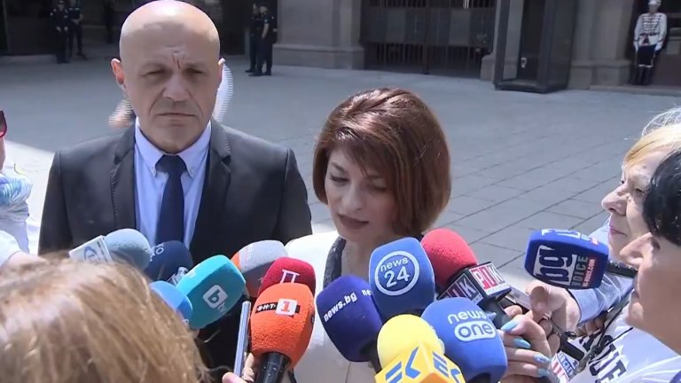 Атанасова и Дончев: Първият мандат може и да събере подкрепа, но правителството ще е слабо (видео)