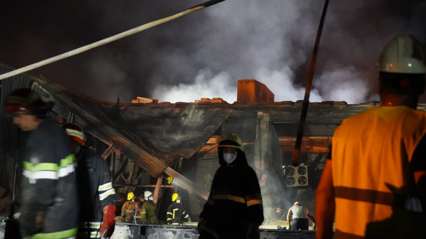 18 убити и десетки ранени след ракетния удар по мол в Кременчуг (снимки и видео)