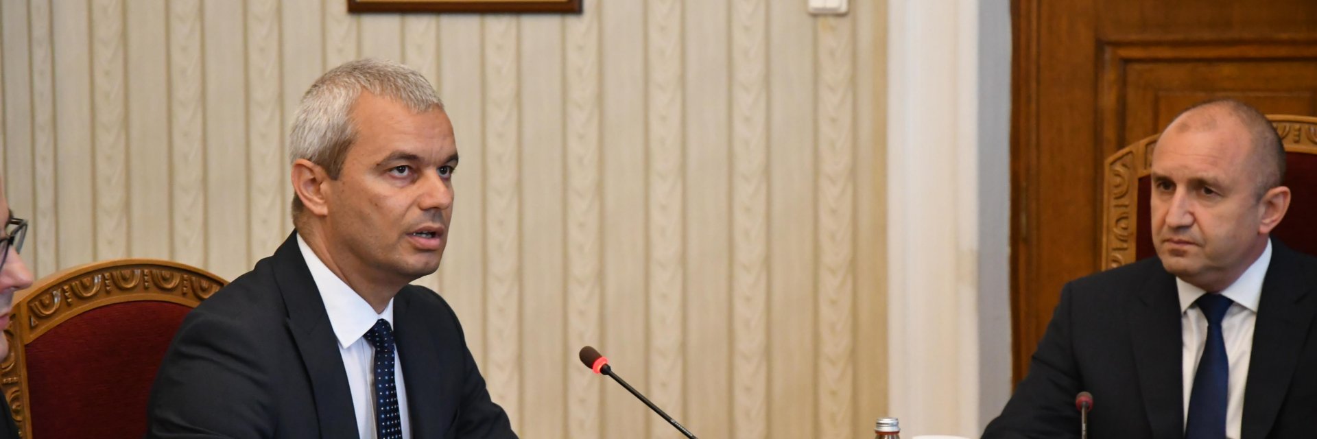 Радев се отказа от консултации с ПП и БСП, връчва мандата