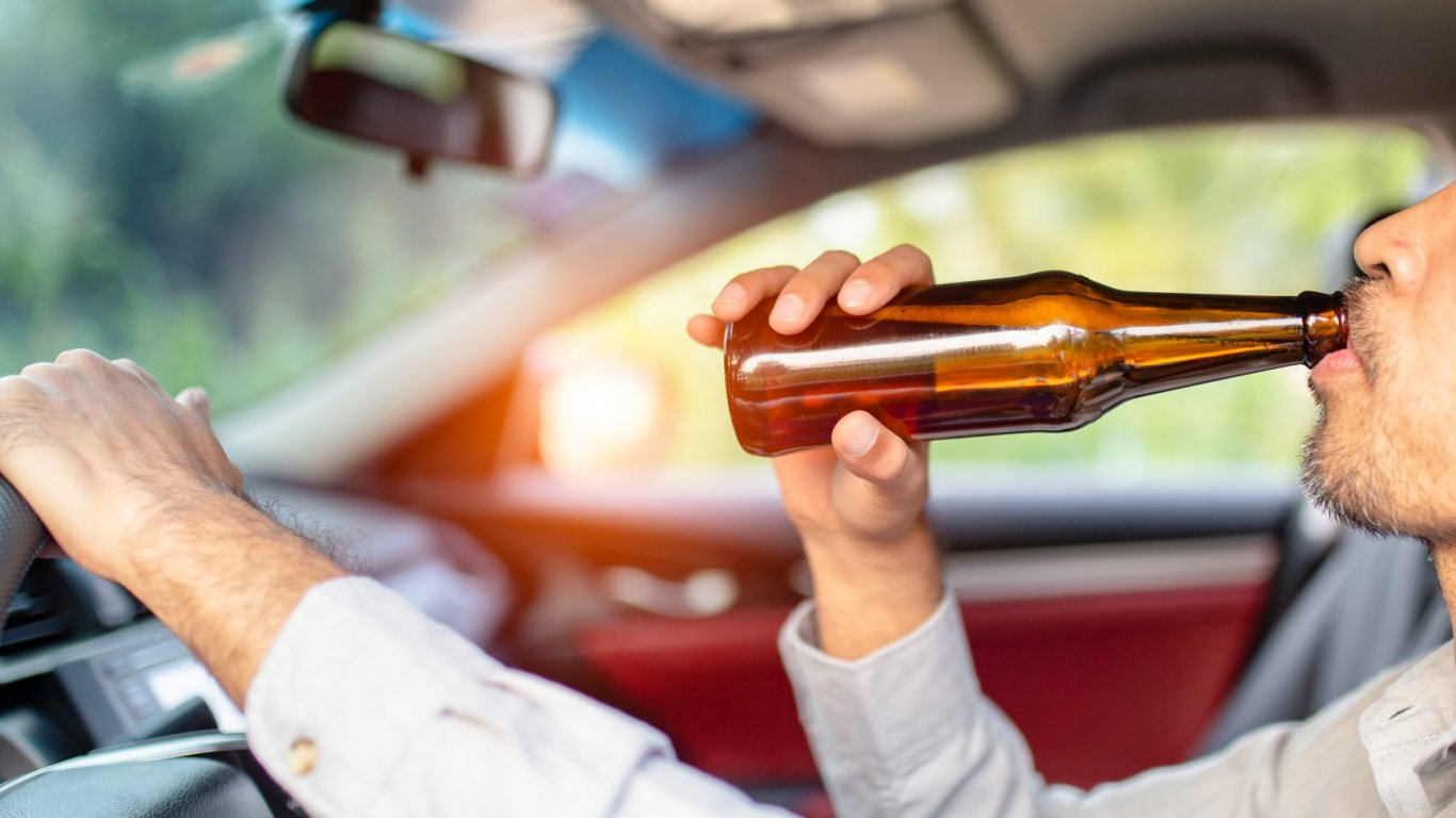 Пиян казахстанец се заби в паркирана кола в „Сарафово“, дрегерът отчел 2,36 промила