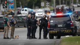 Два трупа при престрелка с полицията край банка в Канада