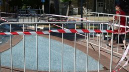 Вандали потрошиха бронираното стъкло над разкопките в Шипковата градинка 