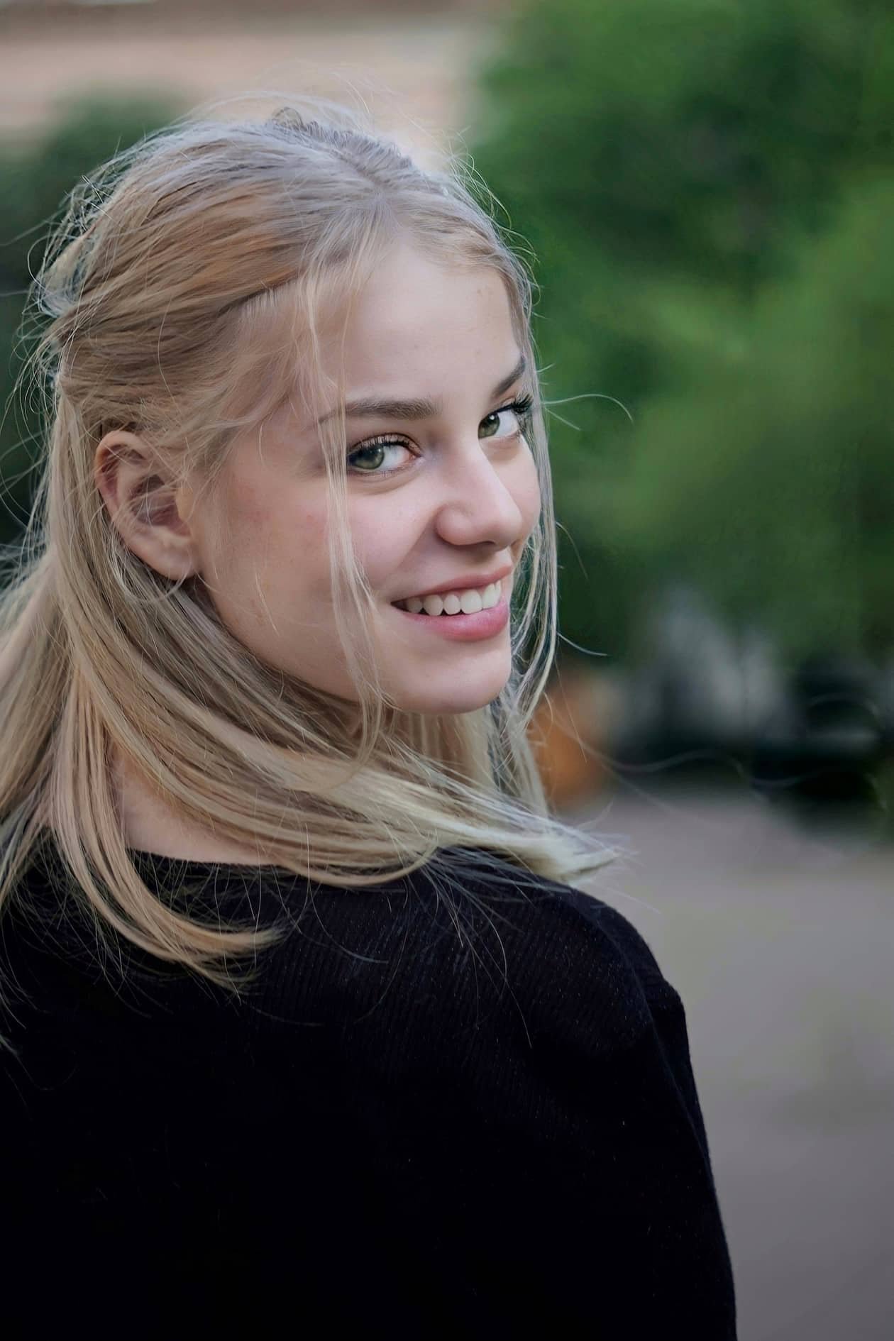 Мирела Василева Маринова, 157 гимназия с изучаване на чужд език „Сесар Вайехо”, гр. София