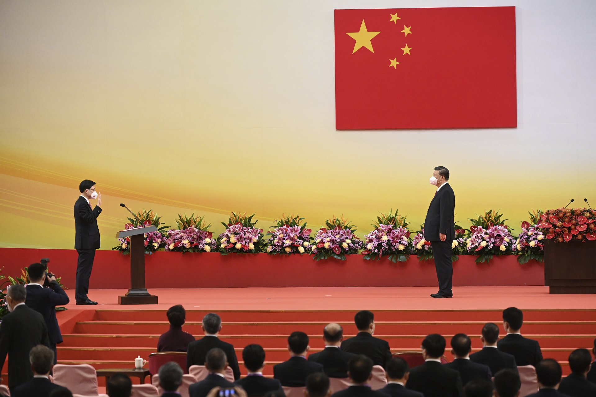 Президентът на Китай Си Цзинпин участва и в церемонията по встъпването в длъжност на новия ръководител на правителството на Хонконг Джон Ли
