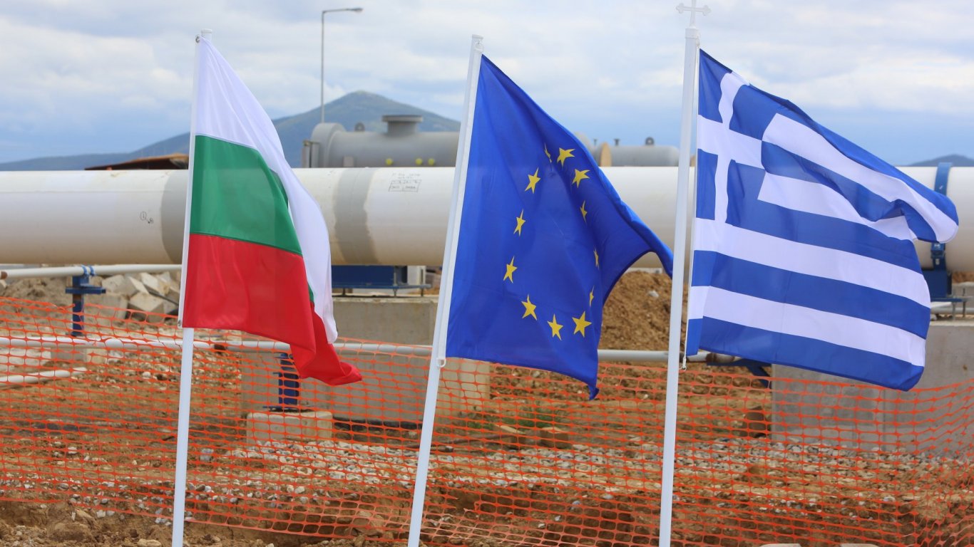 Регулаторите дадоха зелена светлина на газовата връзка с Гърция 