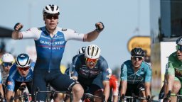 Съдбата му се усмихна: "Потрошеният" Якобсен спечели етап от Тура