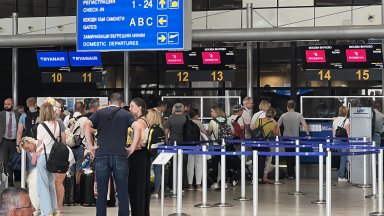 Евакуираха пътниците на летището в София заради сигнал за бомба  предава