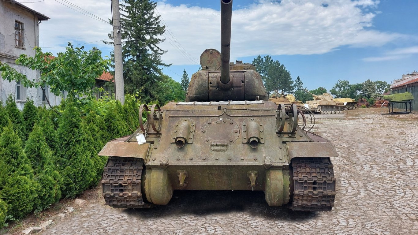 Община Ямбол се "въоръжи" с танк Т-34