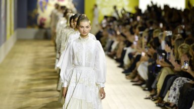 "Dior" се отказа от блясъка и направи фолклорен завой на Седмицата на висшата мода в Париж