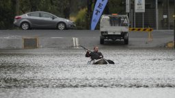 Тежки наводнения в Австралия, десетки хиляди жители на Сидни напуснаха домовете си (снимки)