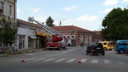Пожар обхвана три сгради в центъра на Русе
