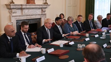 Финален удар срещу Джонсън: Двама британски министри хвърлиха оставка