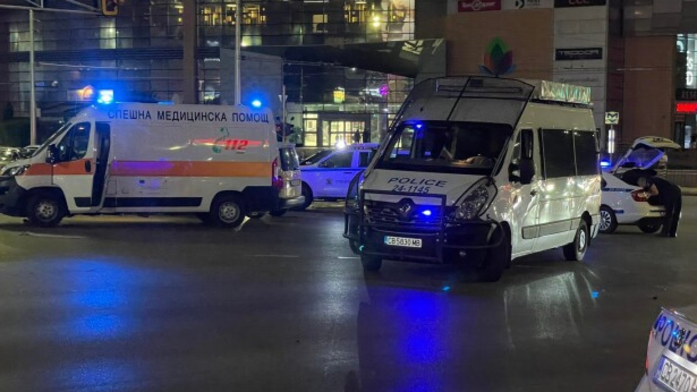 Кола се вряза в метростанция до столичен мол, две жени загинаха