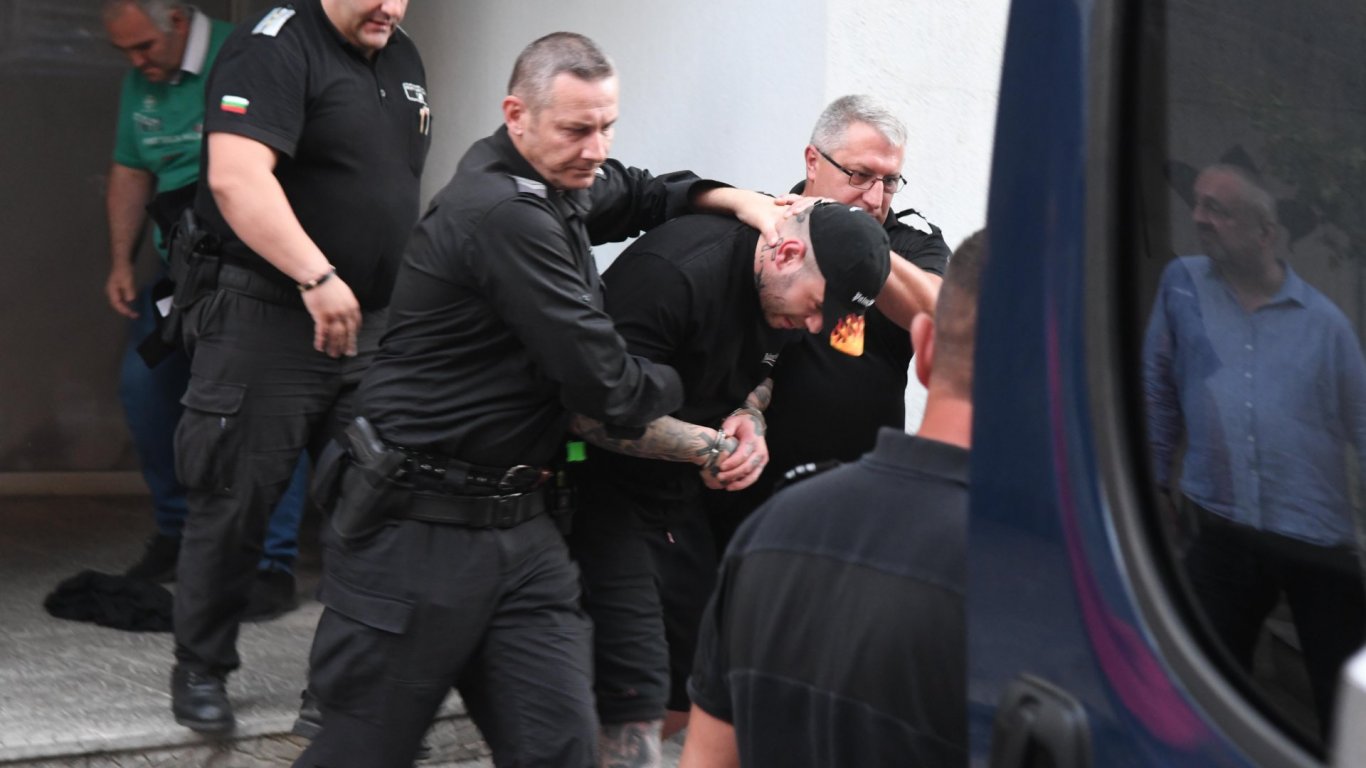 Полицаи помогнали на Георги Семерджиев да се укрие, тестват го принудително за дрога и алкохол 