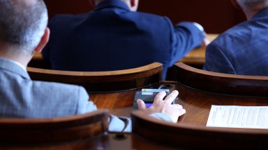 След три удължения заседания първите две от които завършили след