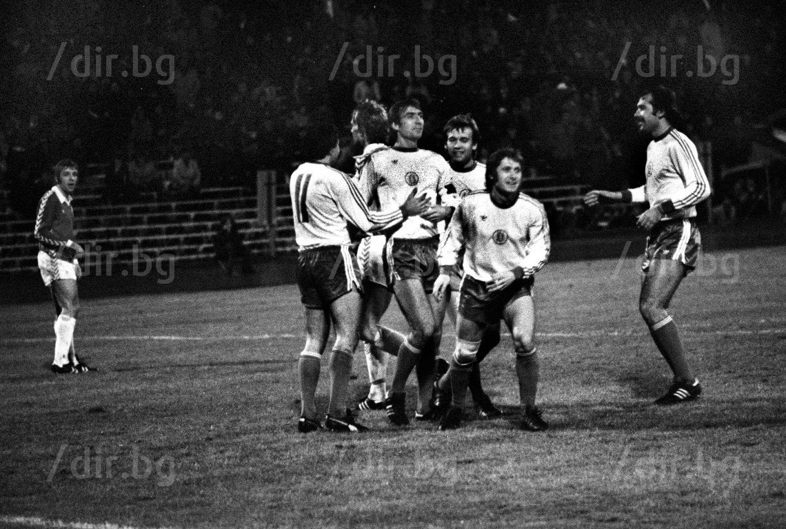 Радост след поредния гол срещу Дания в европейска квалификация (3:0) в София през 1979-а