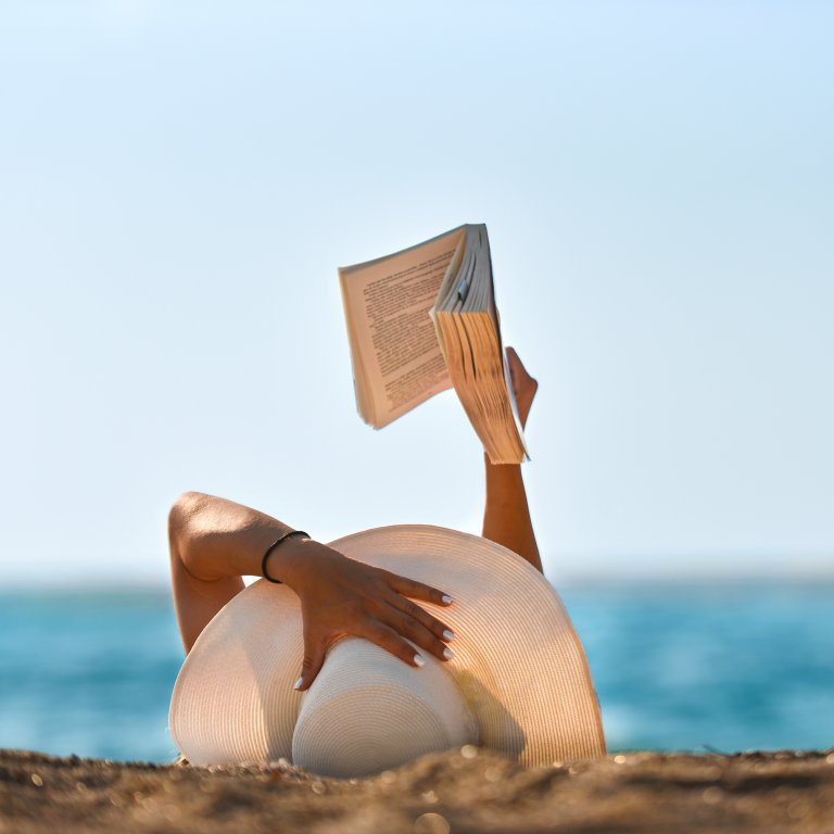  Най-горещите летни четива - на кои автори да заложим?