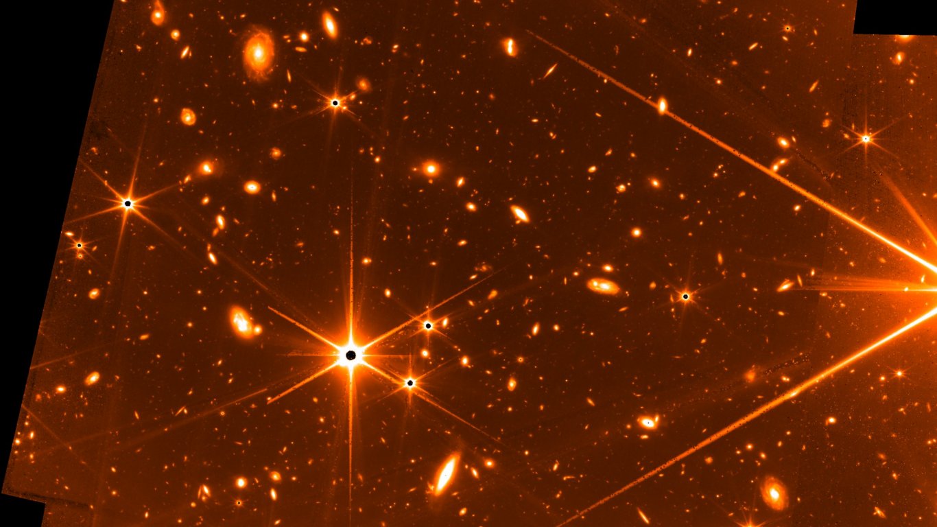 НАСА показва хипнотизиращи първи изображения от телескопа "Джеймс Уеб"