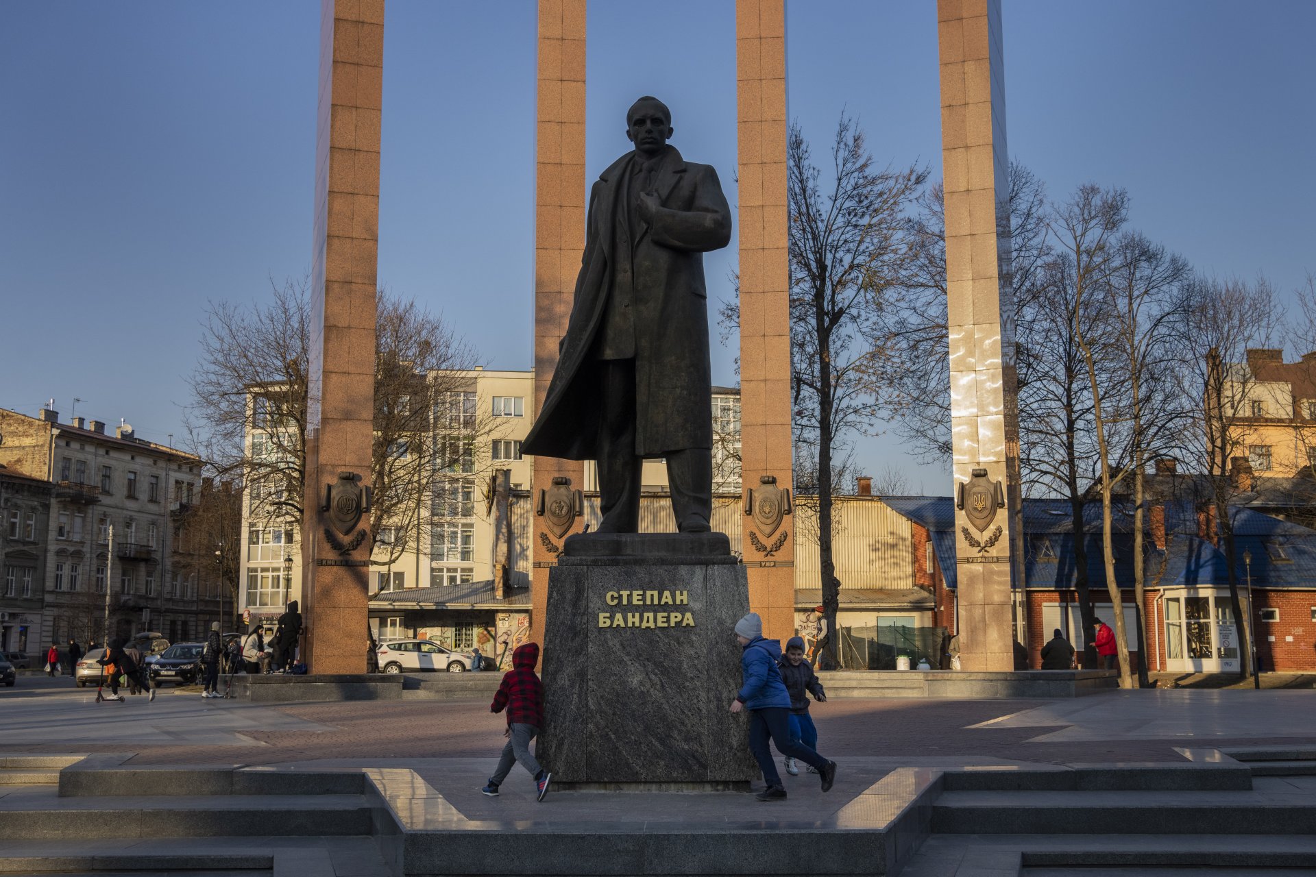 Паметник на Степан Бандера в Лвов