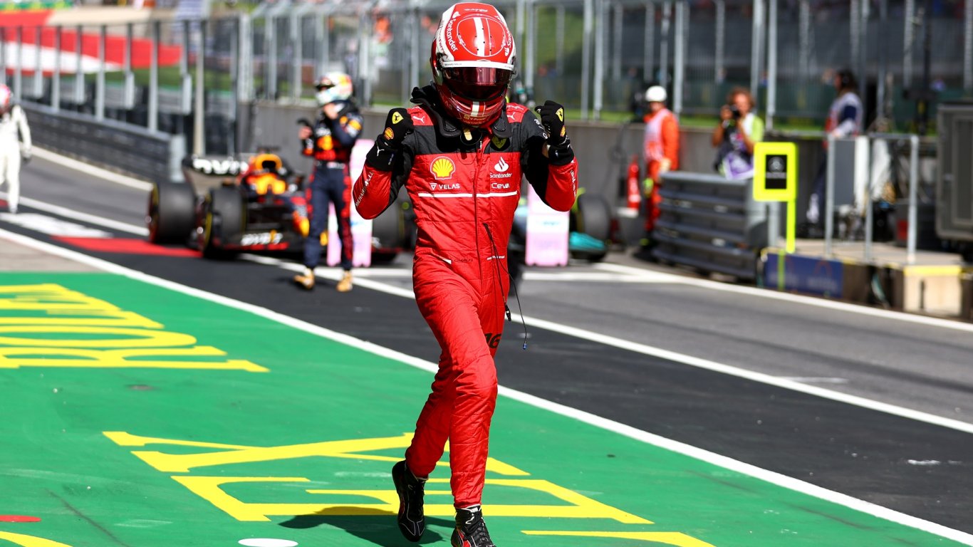 Повреденото "Ферари" удържа победата в дома на големия конкурент