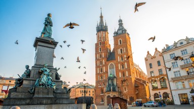 Старата кралска столица на Полша бе завладяна от хиляди пияни туристи