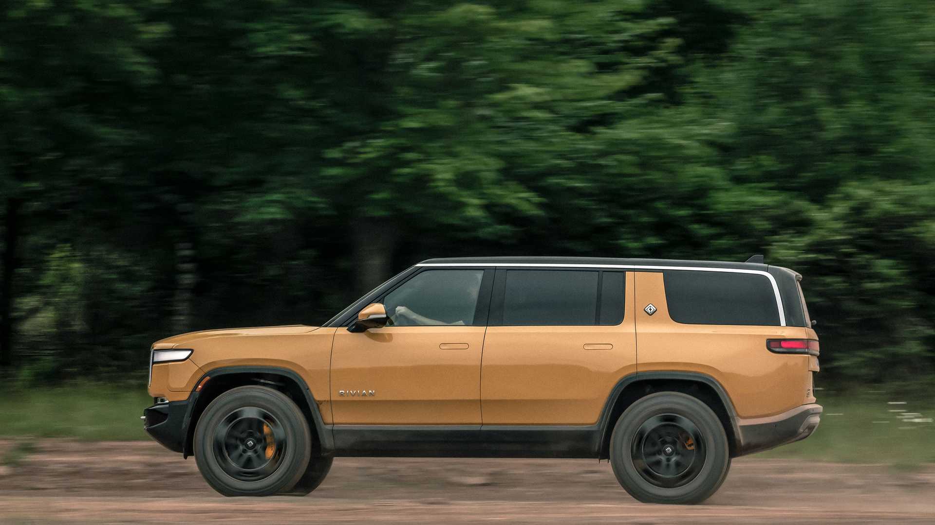 Rivian R1S е все по-близо до своите купувачи