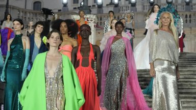 "Dior" иска обезщетение от "Valentino" заради ревюто в Рим, блокирало достъпа до един от бутиците им