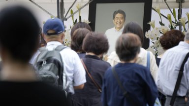 Япония се прощава днес с бившия премиер Шиндзо Абе който