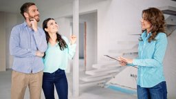Българите напускат дома на родителите си средно на 28 г.