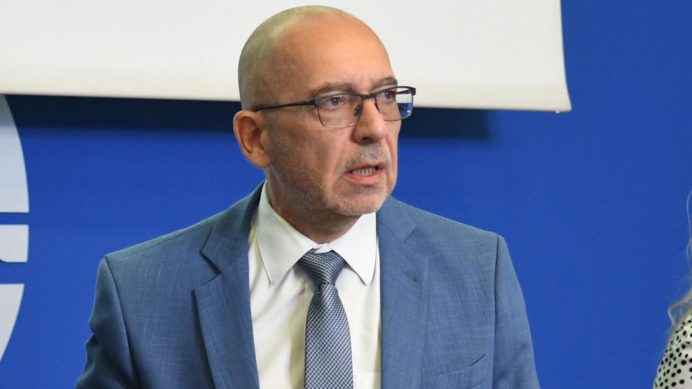 Стефан Константинов: Здравният министър има тежки финансови зависимости