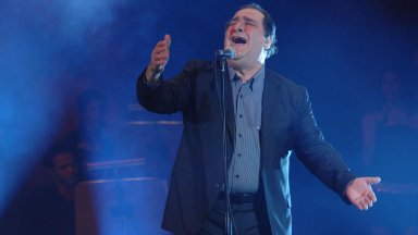 Почина легендарният гръцки певец Василис Карас  