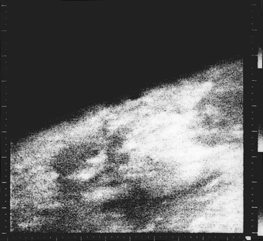 Първата снимка на "Маринър 4"